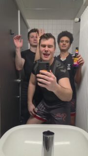 singing in the shower because we won our Game 🚿🎤
#amateurhandball #turnerschaftmuehlburg #singingintheshower