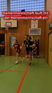 Unsere Damen 🤾🏼‍♀️ zusammen mit Einlaufmännern😉

#amateurhandball #turnerschaftmuehlburg #saisonabschluss