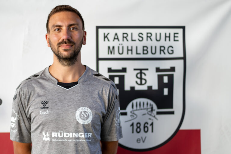 Trainer Ahmet der 1. Herren der TS Mühlburg